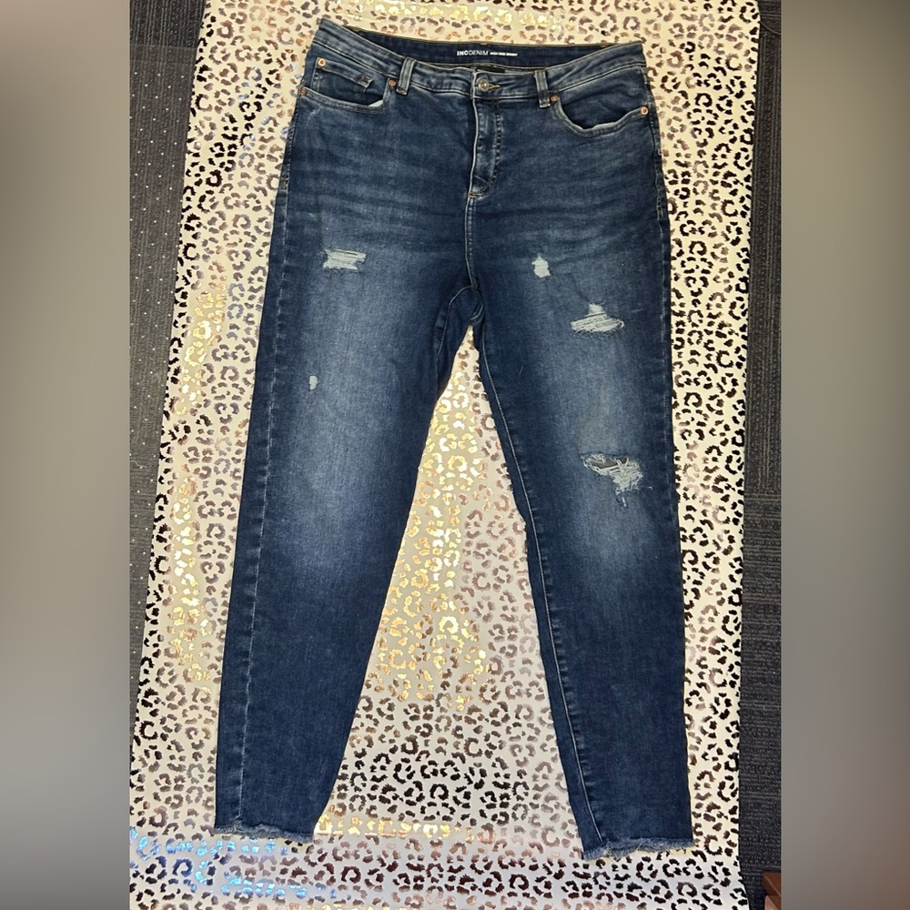 I.N.C. INTERNATIONAL CONCEPTS
Women's High-Rise Destructed Skinny Jeans